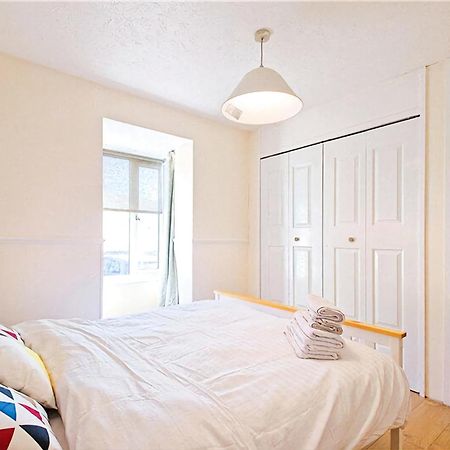 Manor Place Apartment Thamesmead Thamesmead  Kültér fotó